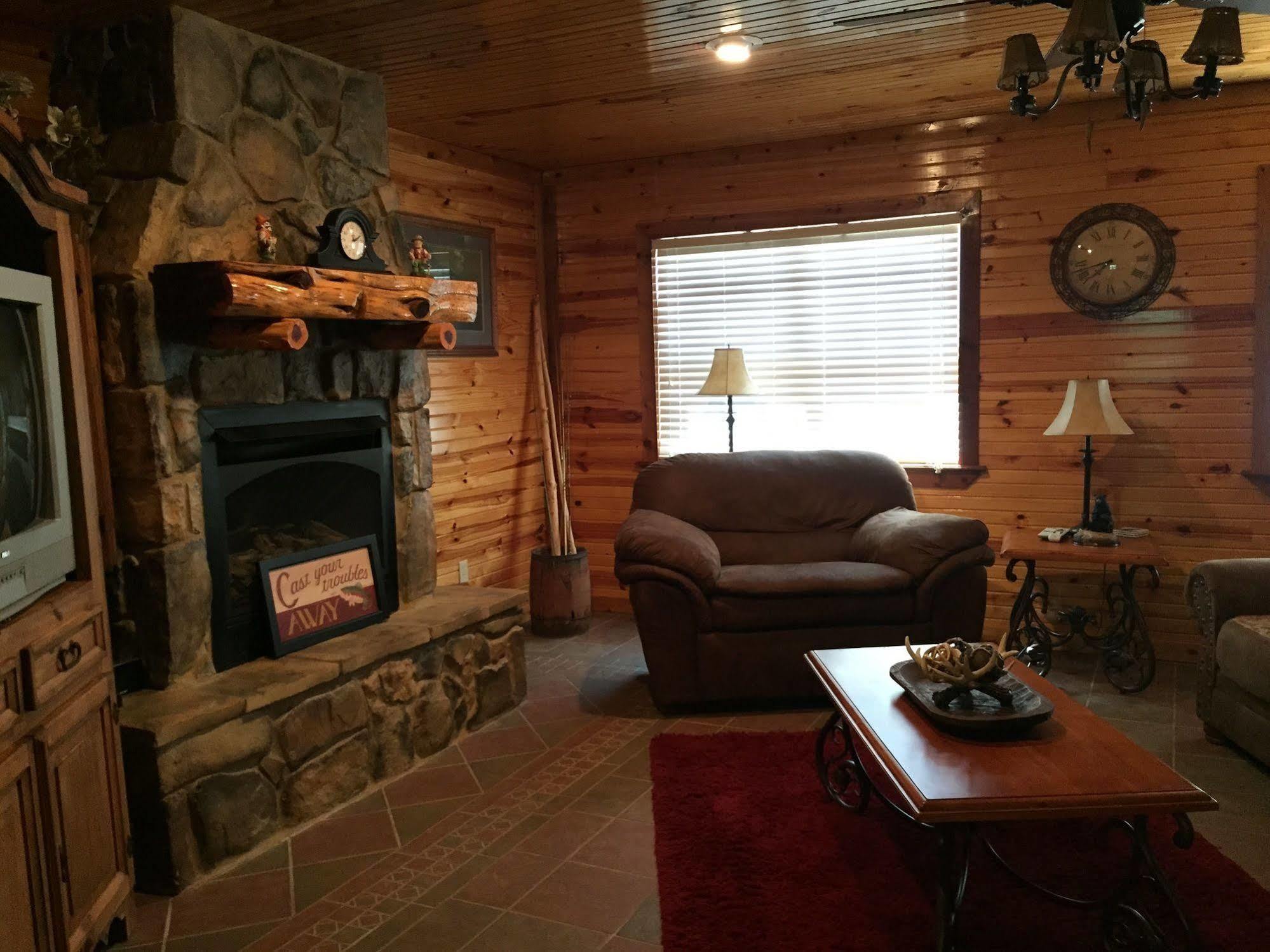 Whip Or Wheel Cabins Holdenville Extérieur photo